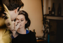 Praca charakteryzatora – jak wygląda, wymagania, obowiązki