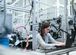 Jak zostać pracownikiem produkcji