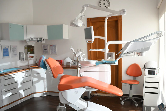 Ile zarabia asystentka stomatologiczna?