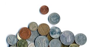 ile zarabia bankowiec