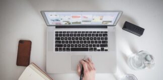 Jak pisać skuteczne nagłówki reklamowe, które przyciągają uwagę odbiorców