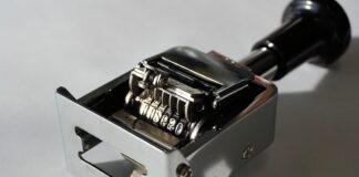 Dlaczego stronicowanie spowalnia pracę systemu operacyjnego?