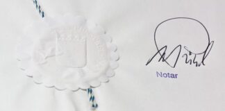 Czy notariusz zgłasza sprzedaż mieszkania?