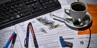 Ile zarabia księgowa w urzędzie skarbowym?