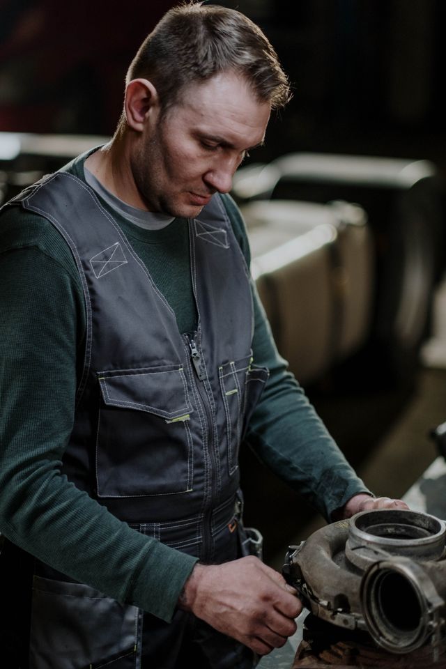 pexels-cottonbro-7565175 Profesjonalny producent odzieży roboczej